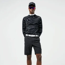 J.Lindeberg Stuart Stripe Golf Shorts -Golfausrüstungsgeschäft J.Lindeberg SS22 Stuart Stripe Golf Shorts GMPA05577 9999 Code TSLIN012 34 W Black Model 1