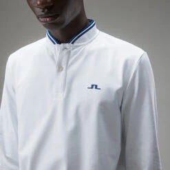 J.Lindeberg Tyson Long Sleeve Golf Polo Shirt 12 J.Lindeberg Tyson Long Sleeve Golf Polo Shirt -Golfausrüstungsgeschäft J.Lindeberg Tyson LS Reg Fit Polo GMJT07801 0000 SHLIN154 WhiteNavy Peony Model 2