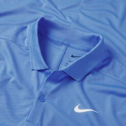 Nike Dry Victory Solid Golf Polo Shirt -Golfausrüstungsgeschäft Nike SS22 Dry Victory Solid Golf Polo Shirt DH0822 412 M SHNIK780 University Blue White Detail