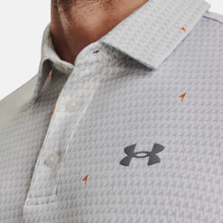Under Armour Playoff 2.0 Flag Print Golf Polo Shirt 12 Under Armour Playoff 2.0 Flag Print Golf Polo Shirt -Golfausrüstungsgeschäft Under Armour AW22 Playoff 2.0 Flag Print Polo Shirt 1327037 146 SHUND301 L White Halo Gray Steel Model 2